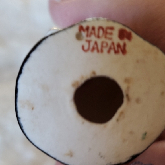 Ceramic Praying Figurine - Picture 4 of 9